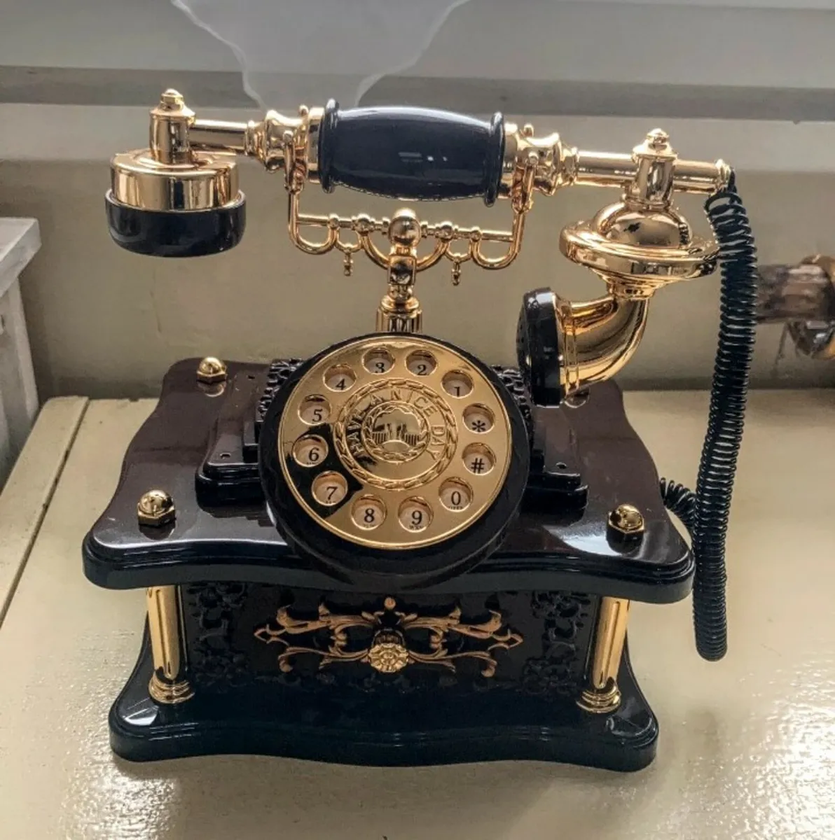 Beautiful decorative telephone - Image 1