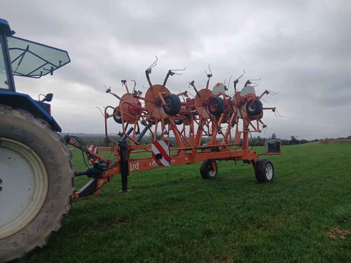 Lely Lotus 1020 Tedder Trailed - Image 4