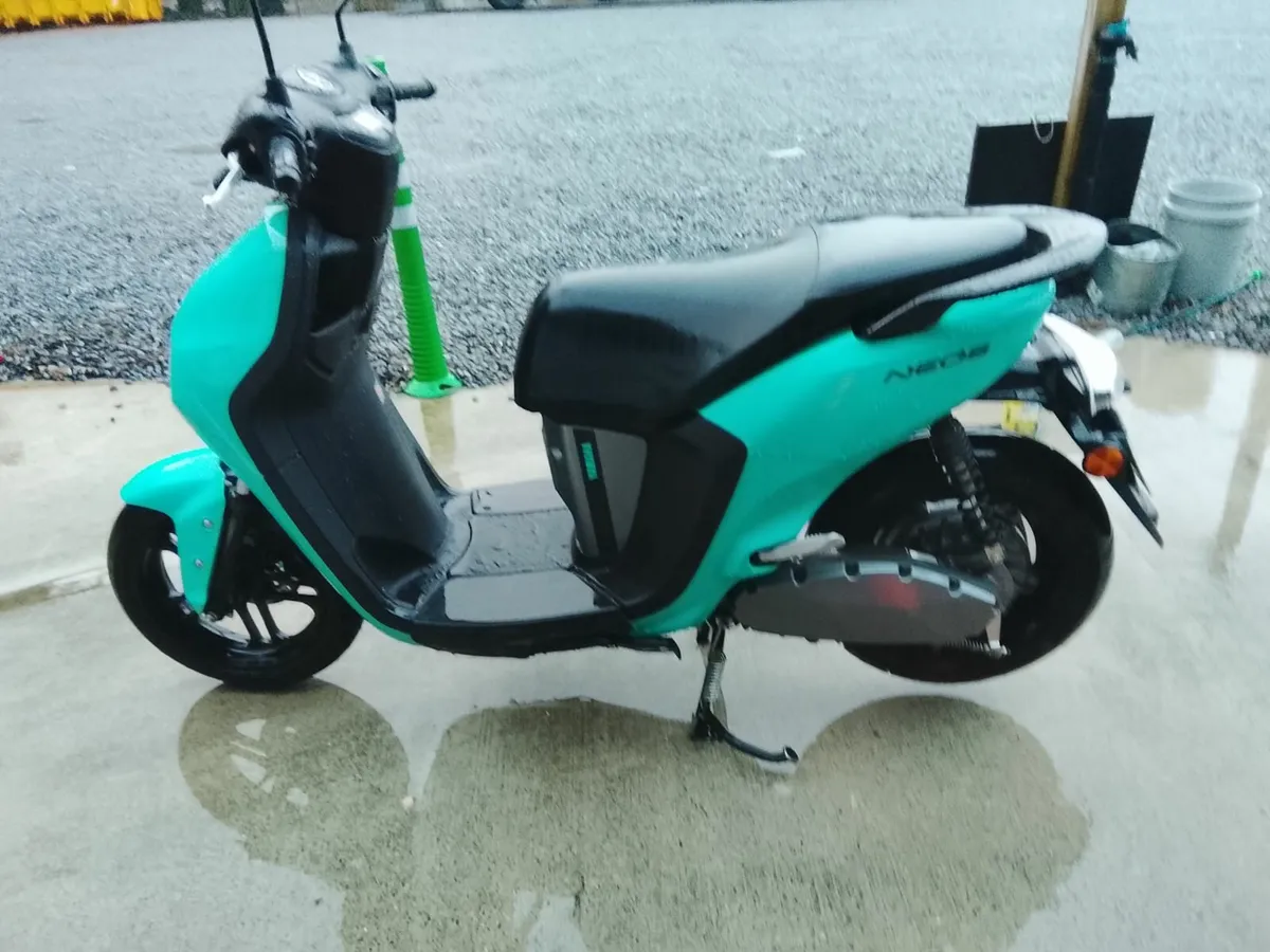 YAMAHA neos electric moped - Image 1