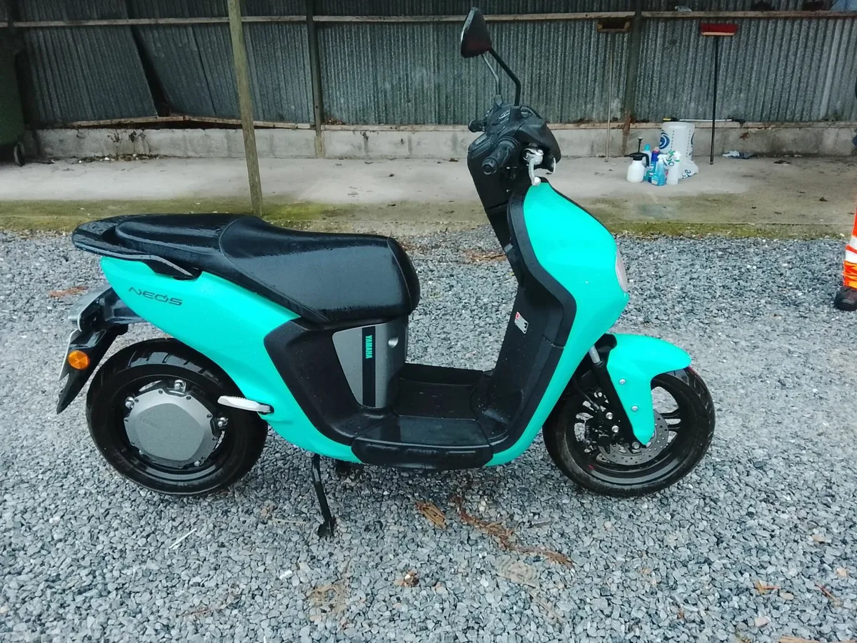 YAMAHA neos electric moped - Image 2