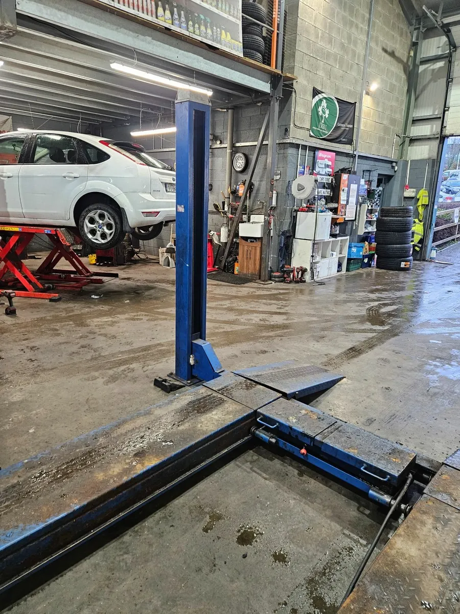 4 Post lift - Image 4