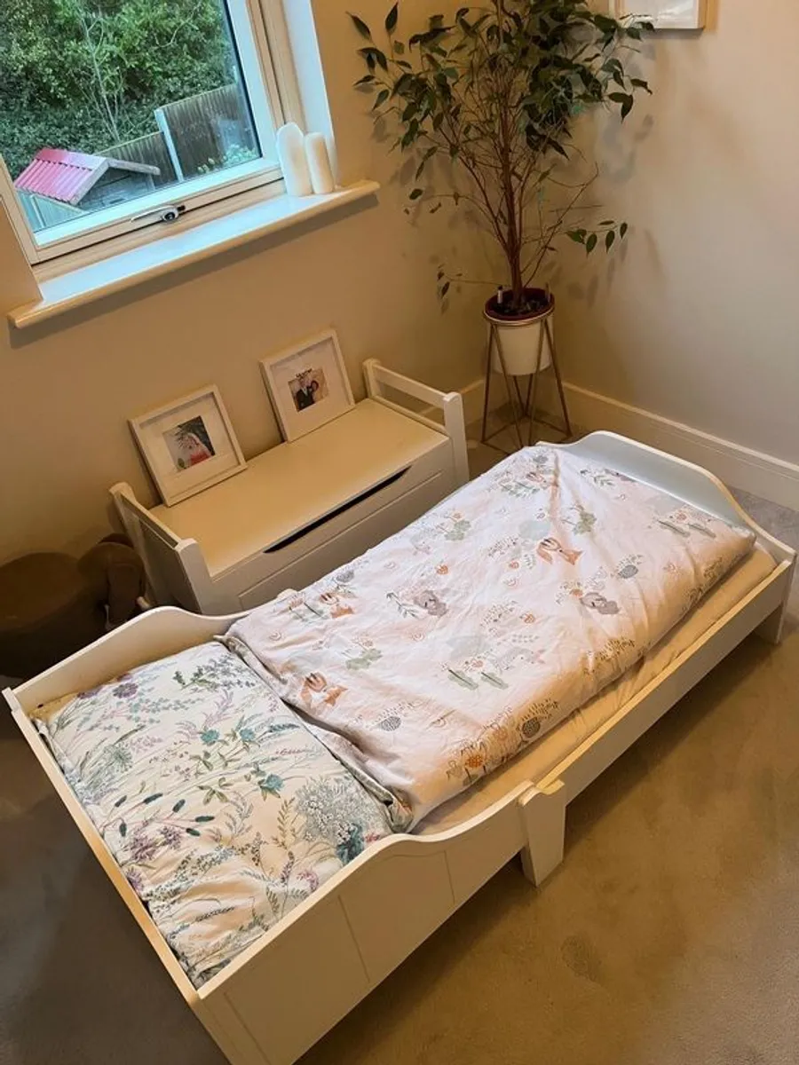 toddler bed - Image 1