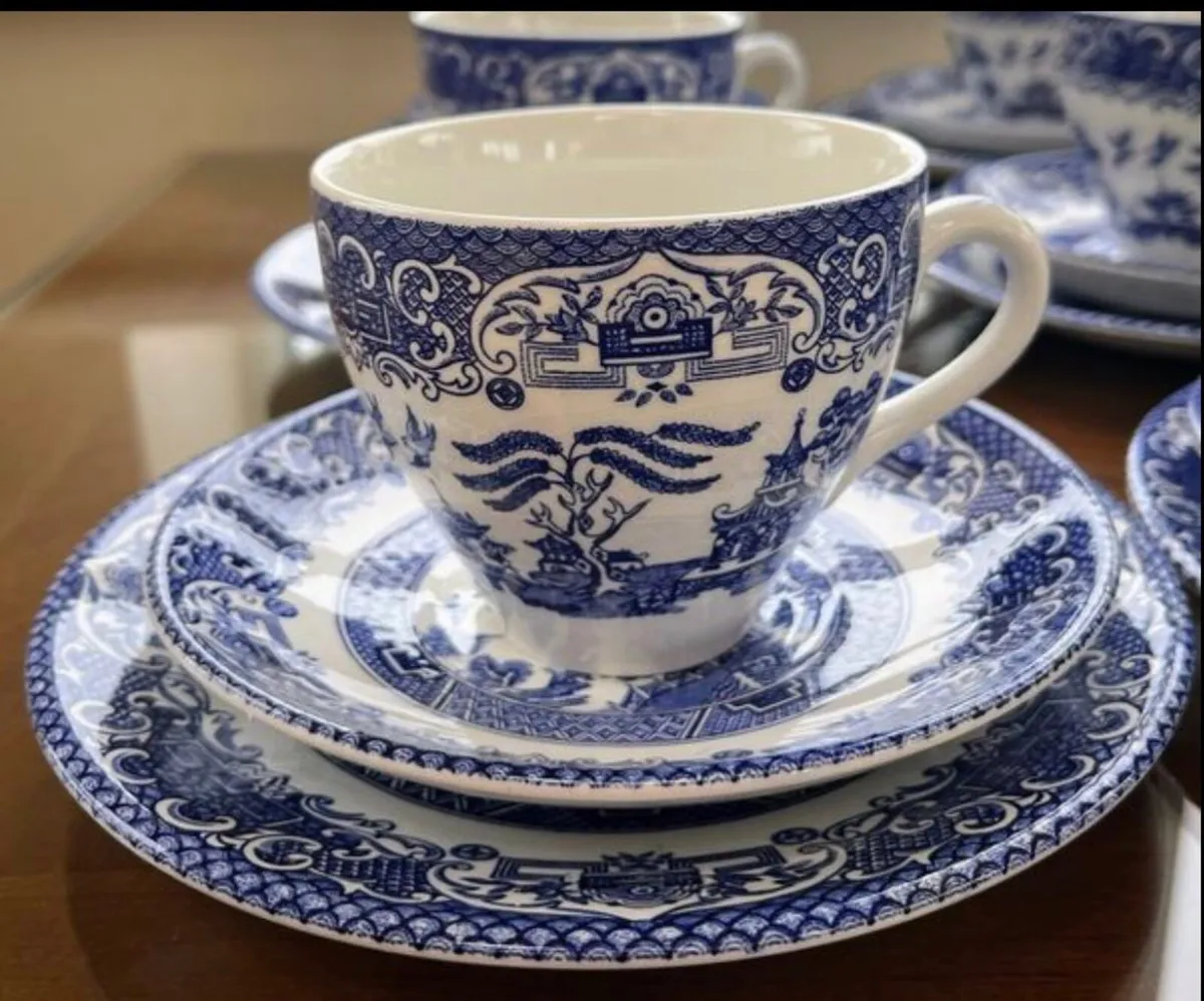 18 piece blue willow set - Image 1