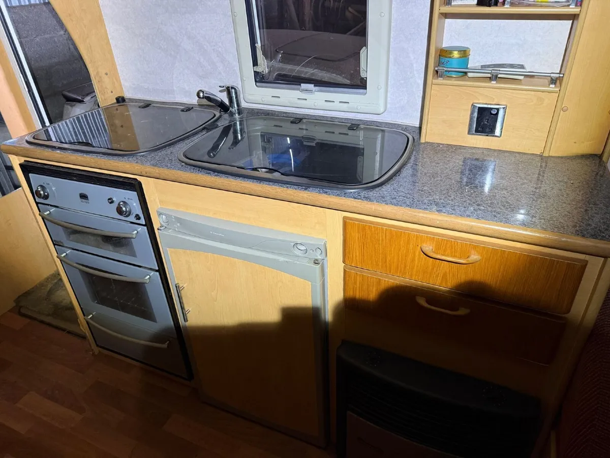 Elddis Cruasader 5 berth caravan - Image 4