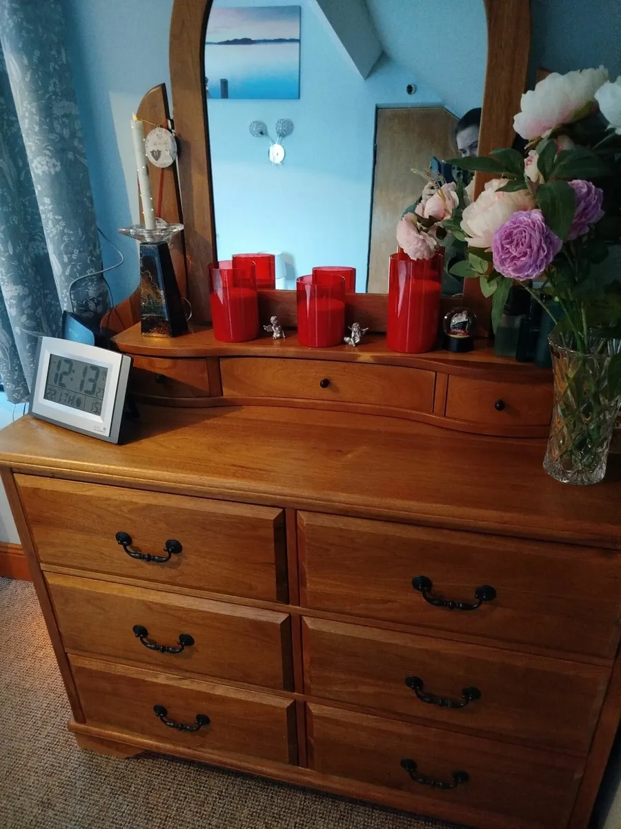 Bed frame ,bed units and mirror unit - Image 2