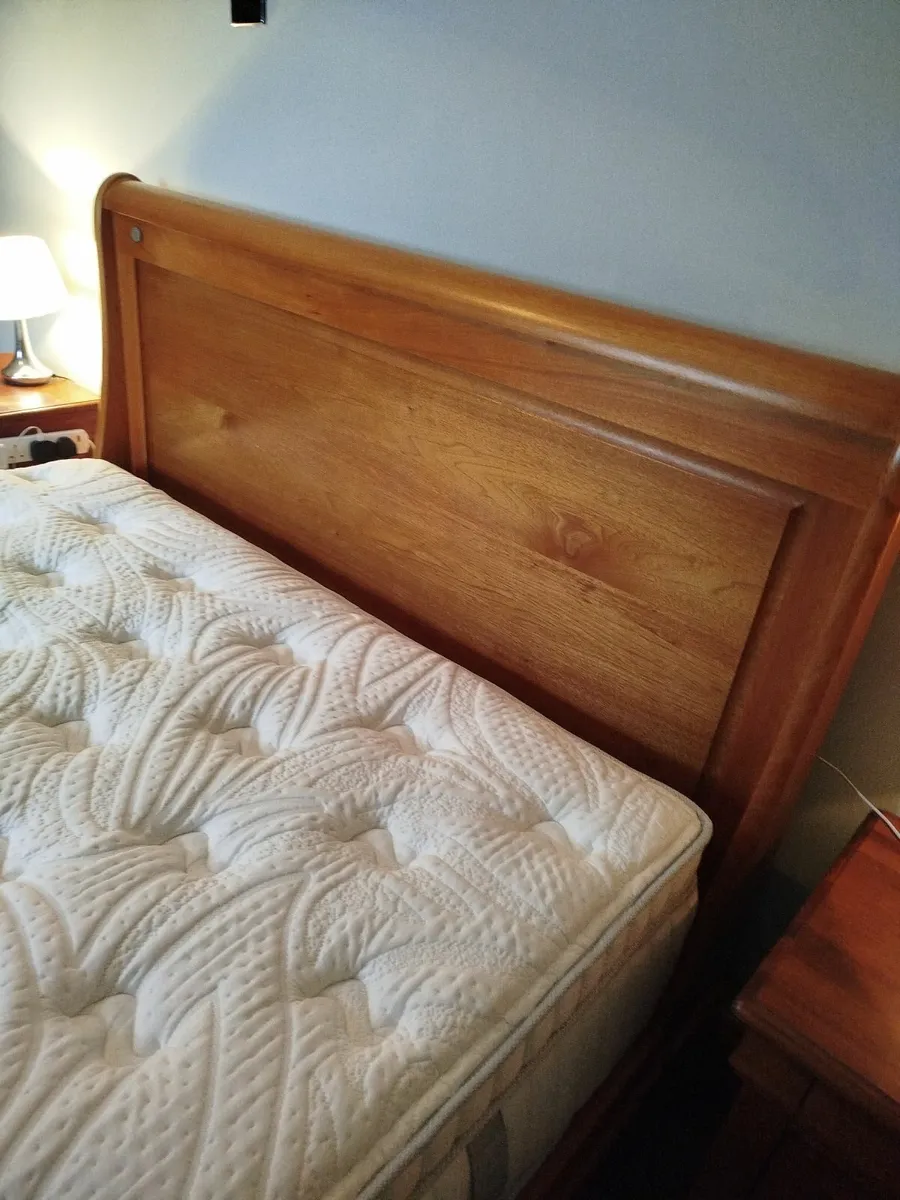 Bed frame ,bed units and mirror unit - Image 3