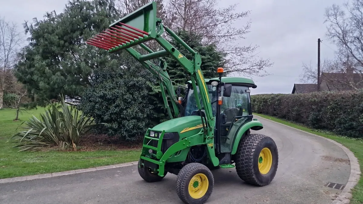 John Deere 4320 50hp Compact Tractor with Loader - Image 3