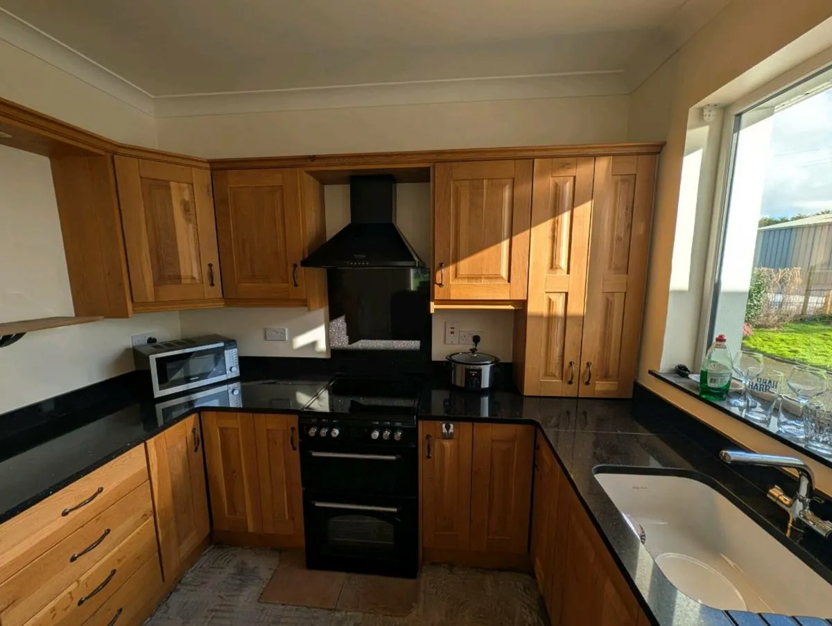 Kitchen doors and granite - Image 3