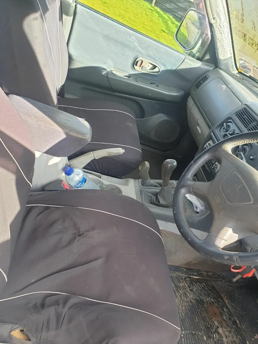 Mitsubishi Pajero 2004 - Image 2