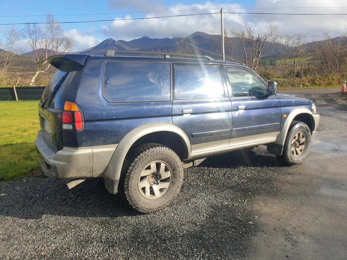 Mitsubishi Pajero 2004 - Image 3