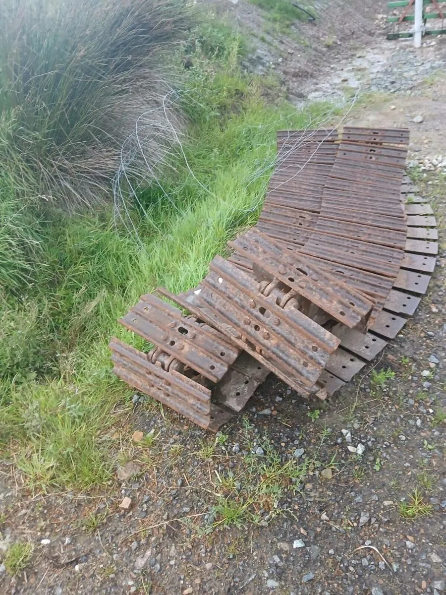 Digger tracks for 6 ton digger