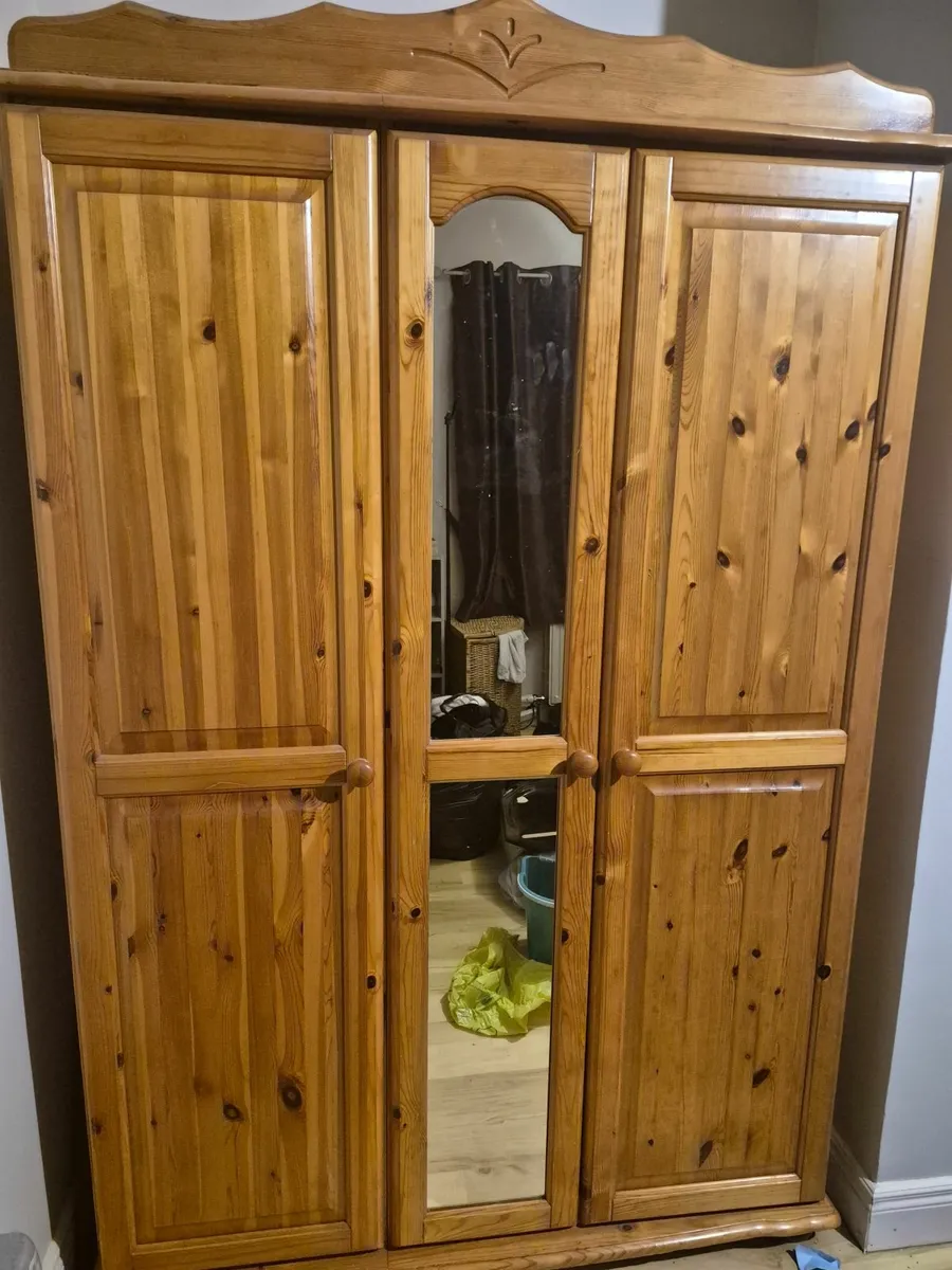 Bedroom furniture - Image 1