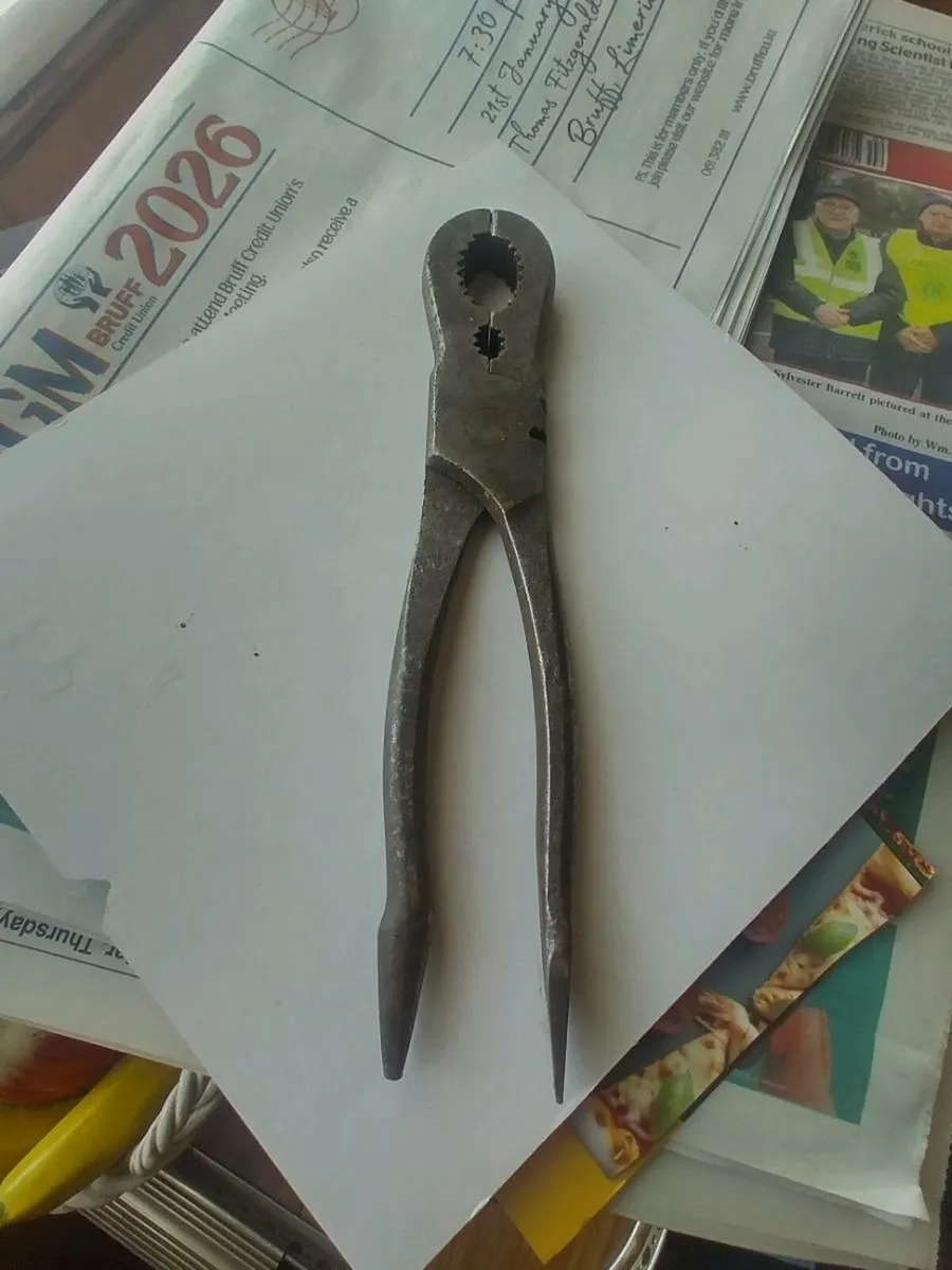 Vintage WW2  Elliot lucas pliers - Image 1