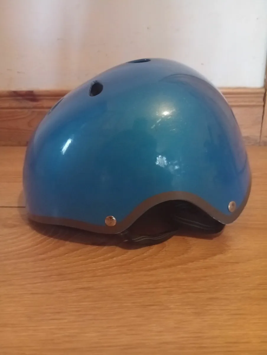 Quality Universal Bicycle Helmet - Image 2