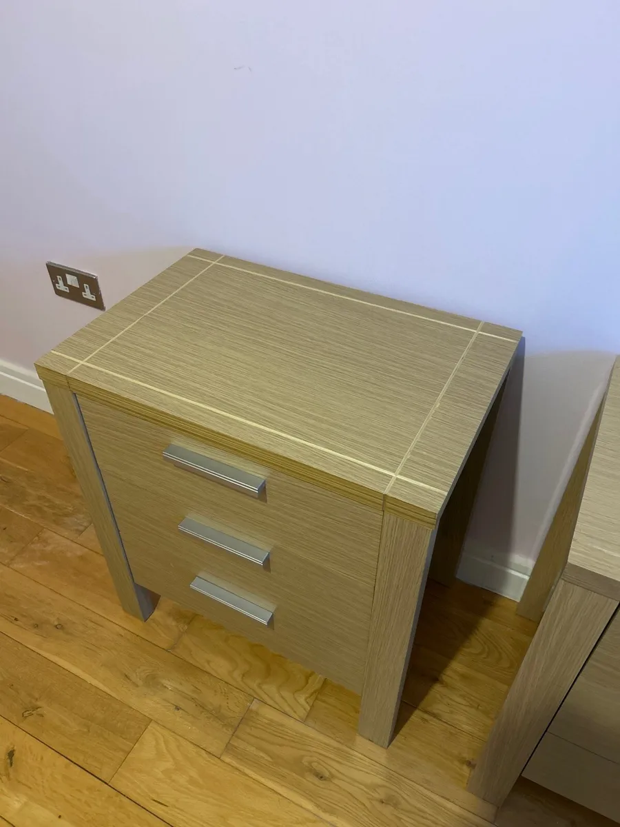 Bedside cabinets x 2 - Image 3