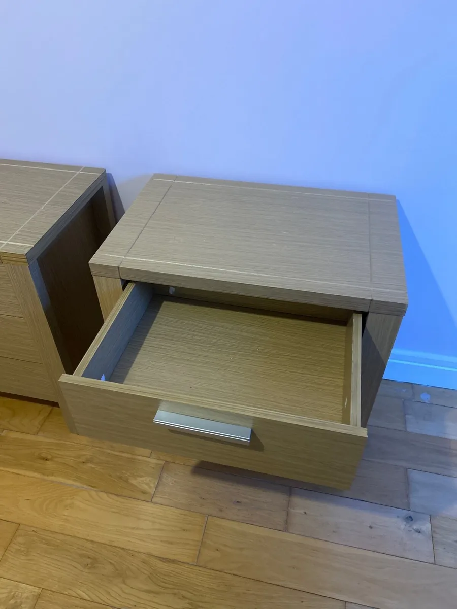 Bedside cabinets x 2 - Image 4