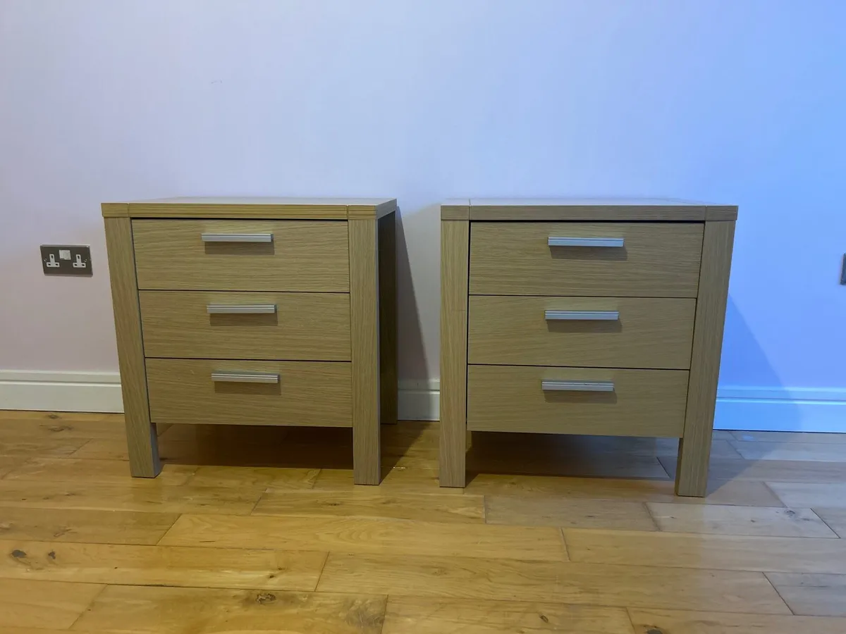 Bedside cabinets x 2 - Image 1