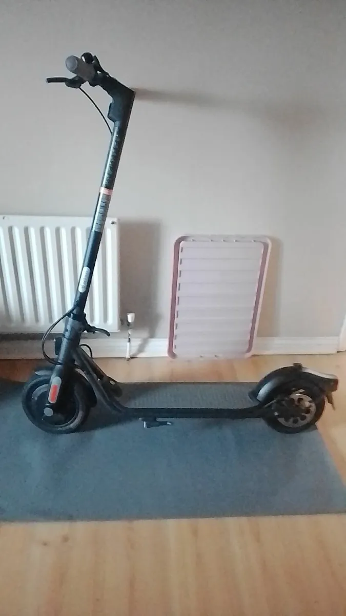Ninebot F25 E-scooter - Image 1