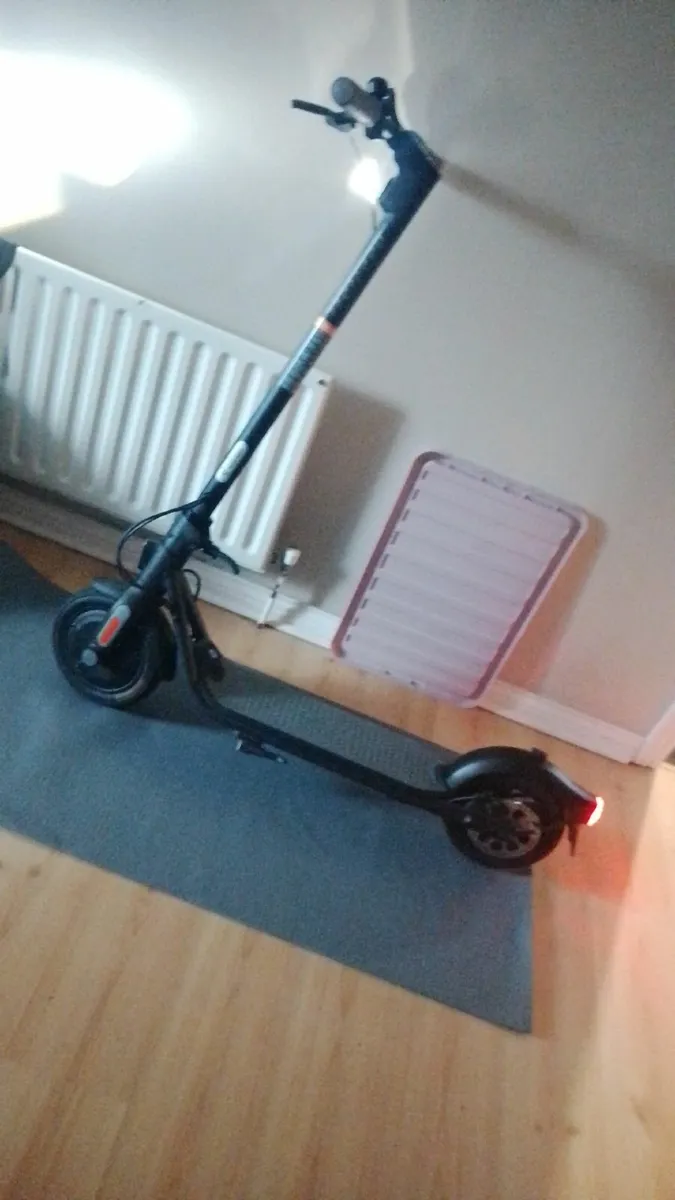 Ninebot F25 E-scooter - Image 2