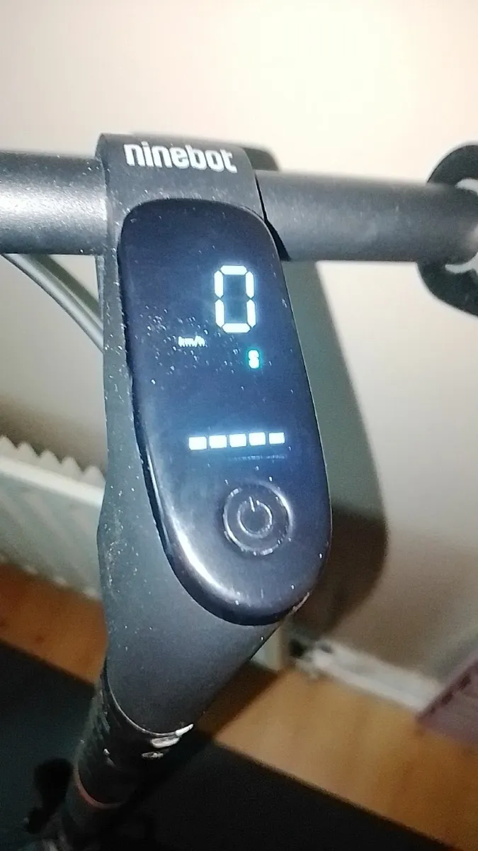 Ninebot F25 E-scooter - Image 3