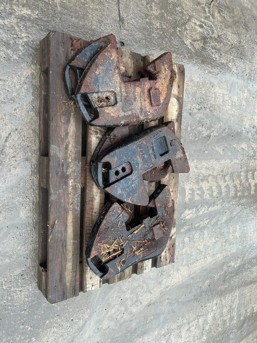 Case JXU/CX Front Weights - Image 1