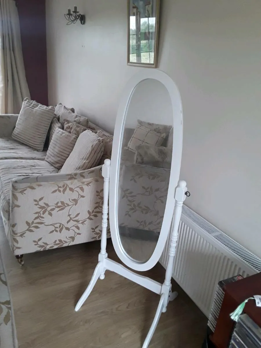 Mirrors choice of 2 also lamps choice of 6 - Image 3