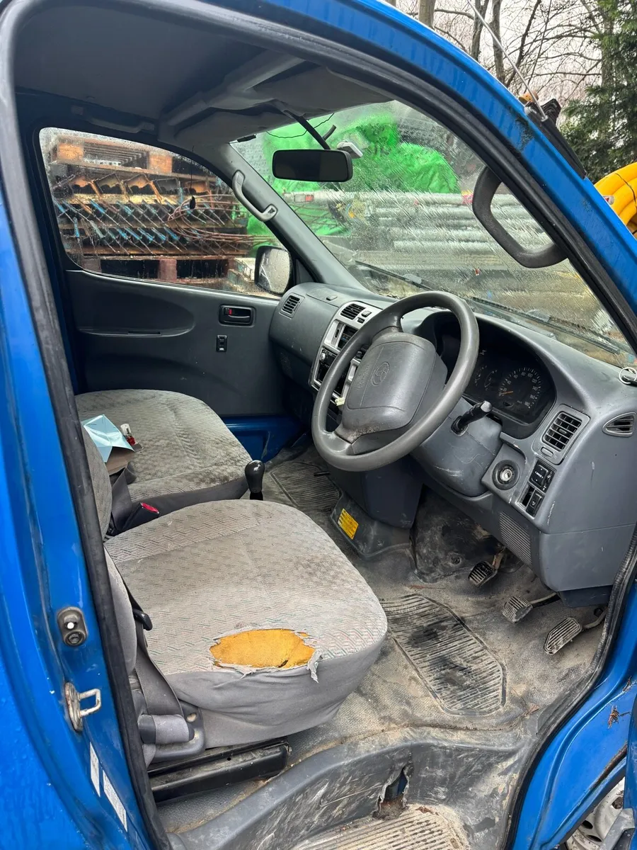 Toyota Hiace - Image 4