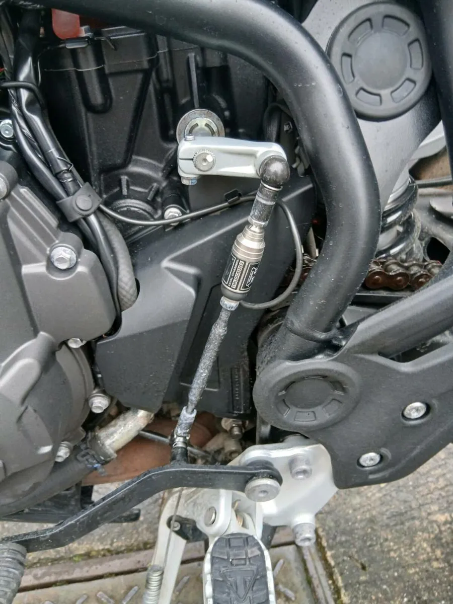 Triumph 850 Sport - Image 3