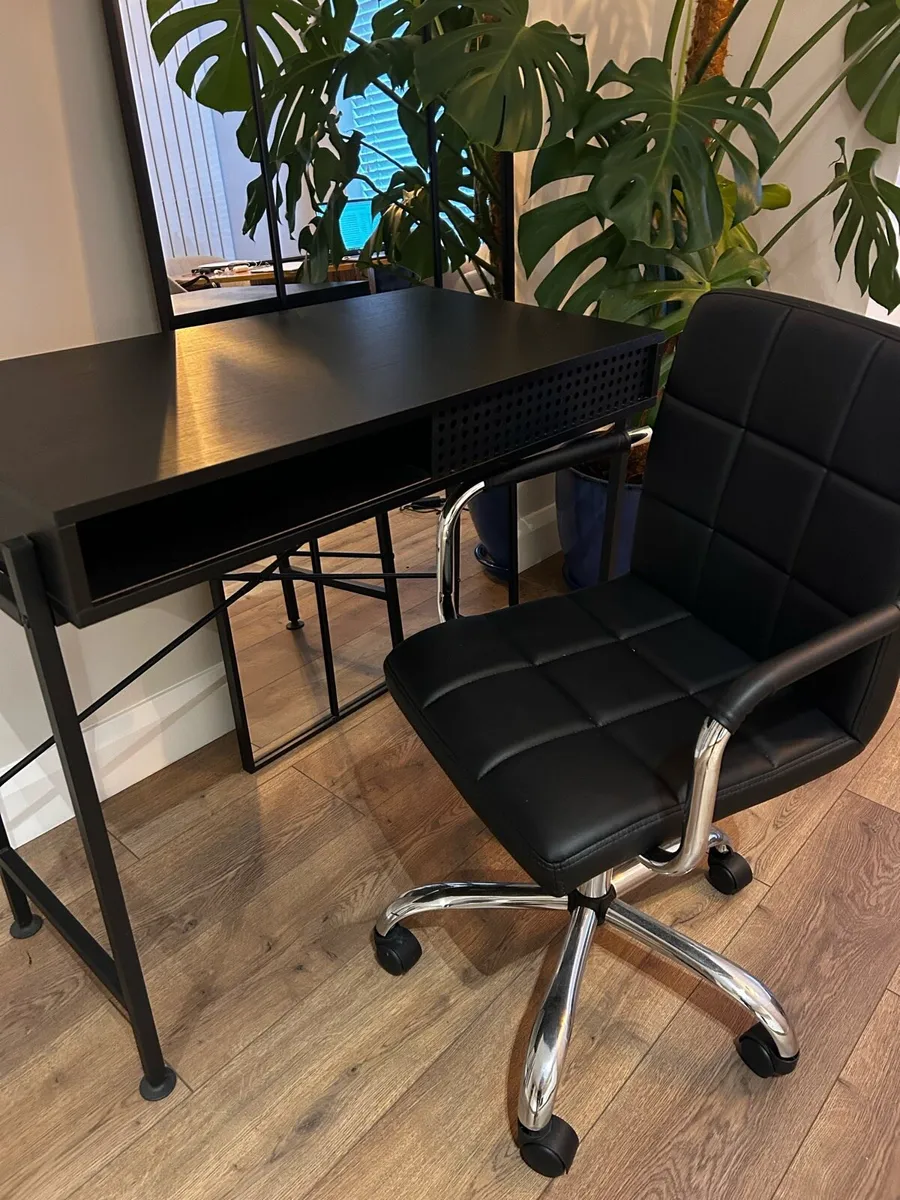 Office desk and chair - Image 2