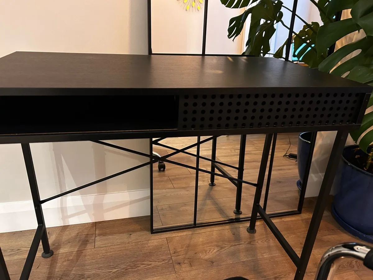 Office desk and chair - Image 4