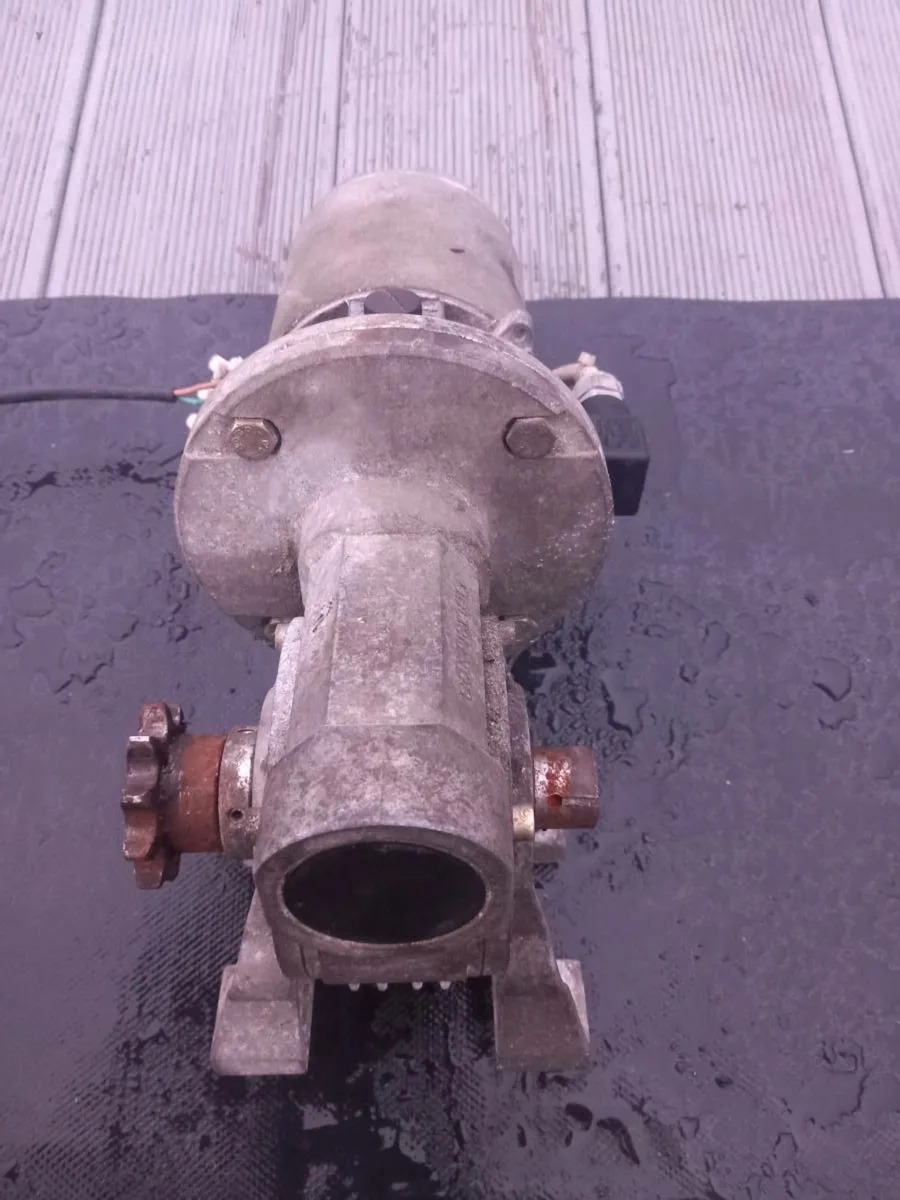 Motor with reduction gearbox for sale - Image 4