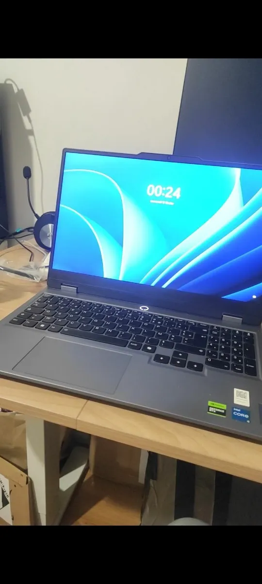 Lenovo LOQ 15IAX9 – RTX 4060 – 24GB RAM - Image 1