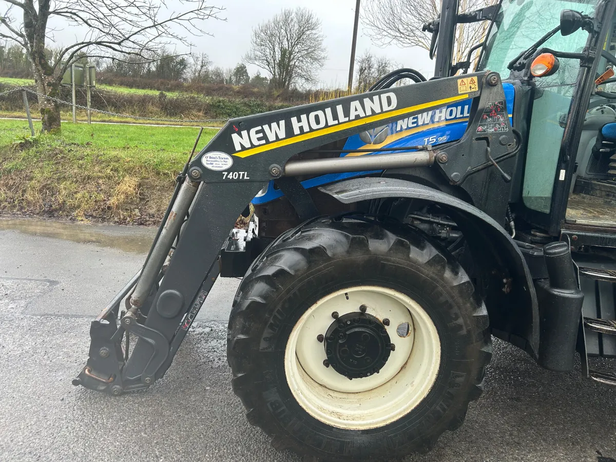 2013 New Holland T5.95 with Loader - Image 4