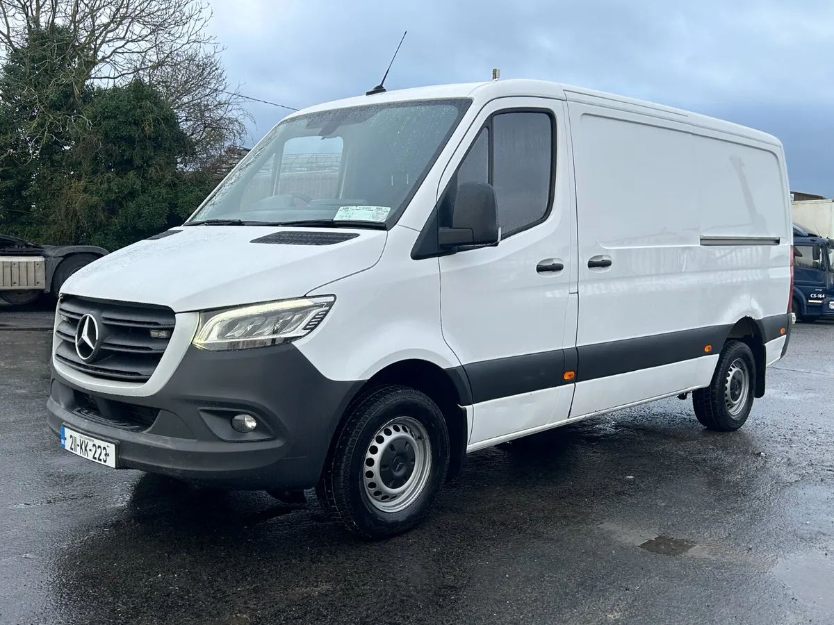 MWB Low Roof Automatic - Image 2