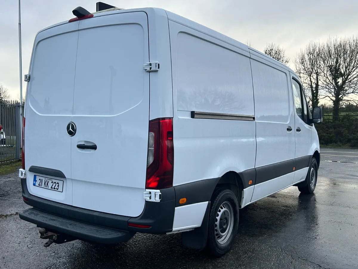 MWB Low Roof Automatic - Image 4