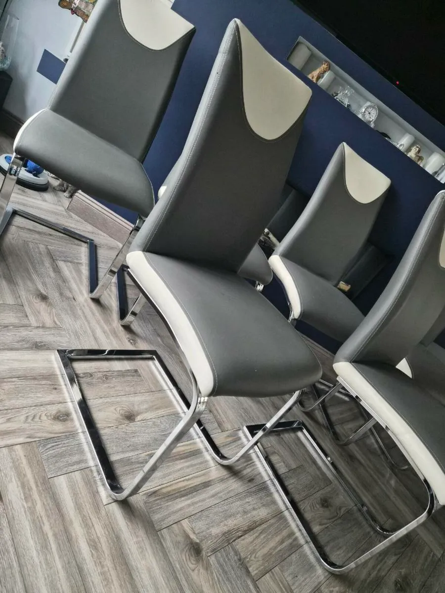 Dining room chairs - Image 3