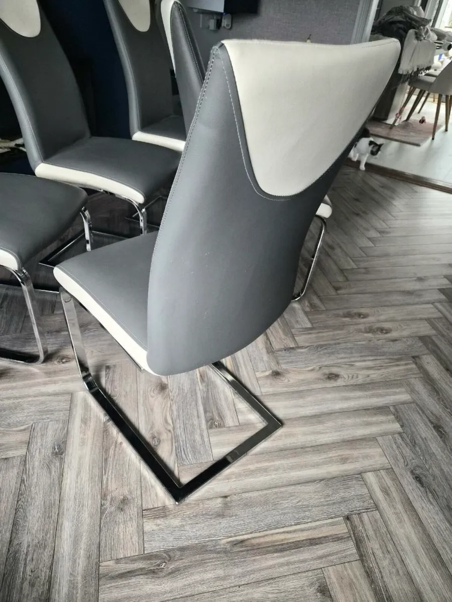 Dining room chairs - Image 4