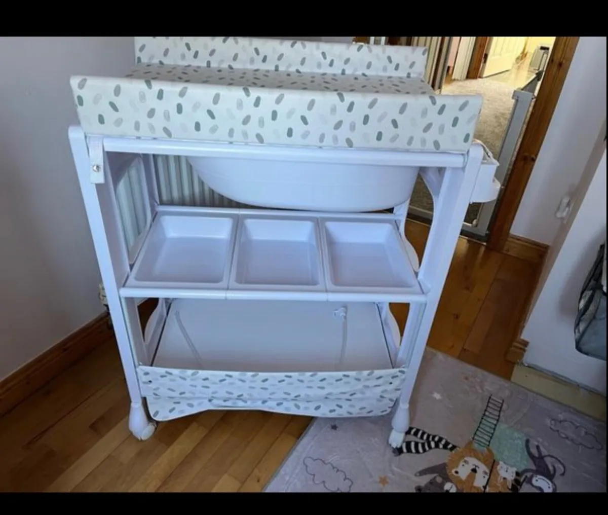 Baby changer/bath table - Image 1