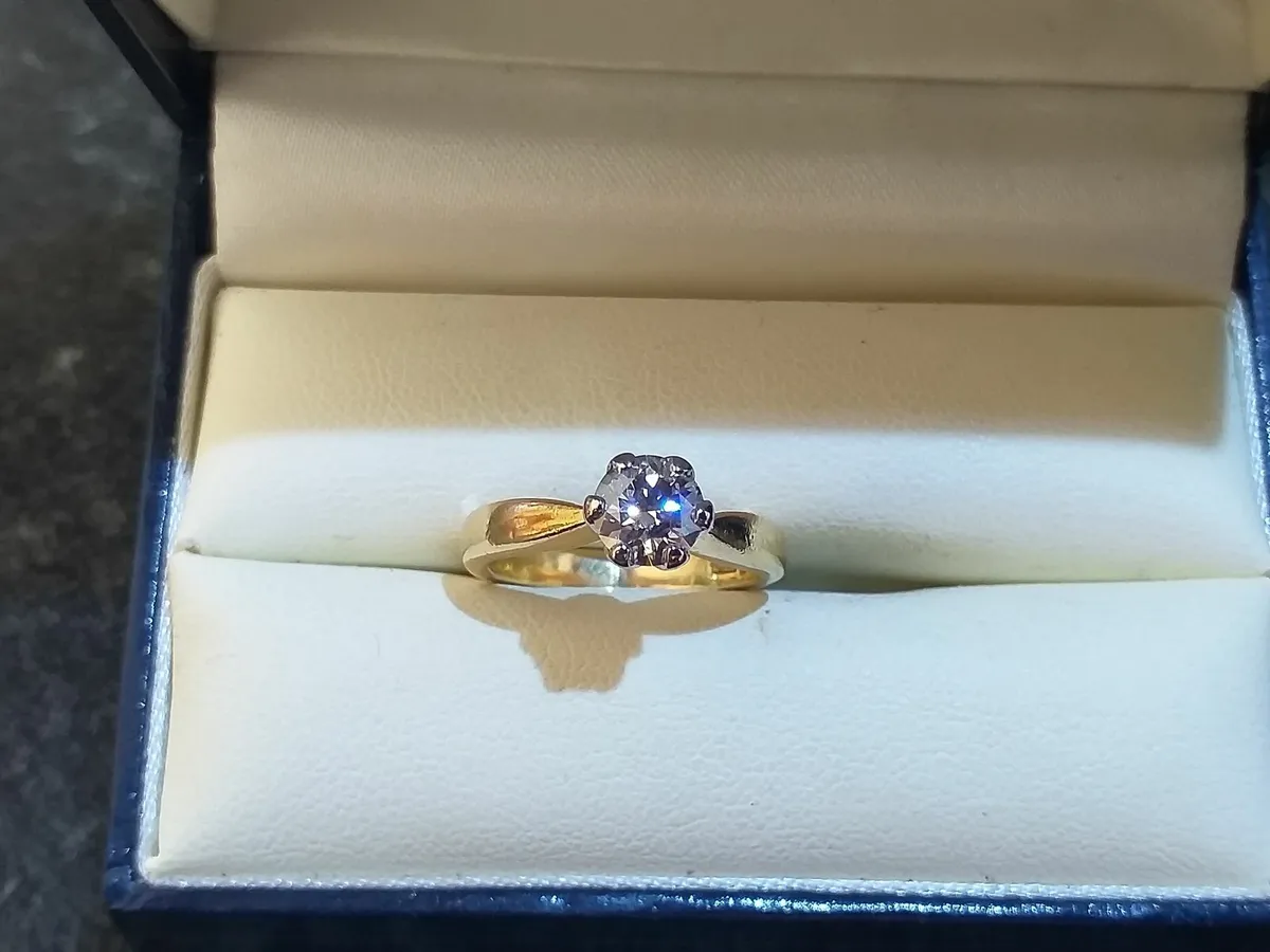 Diamond solitaire ring - Image 1