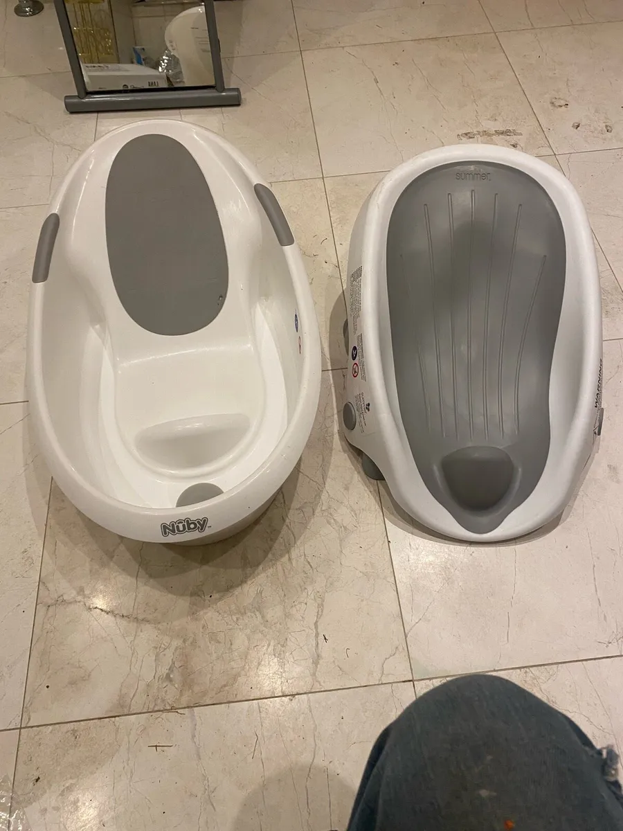 Two baby baths - Image 1
