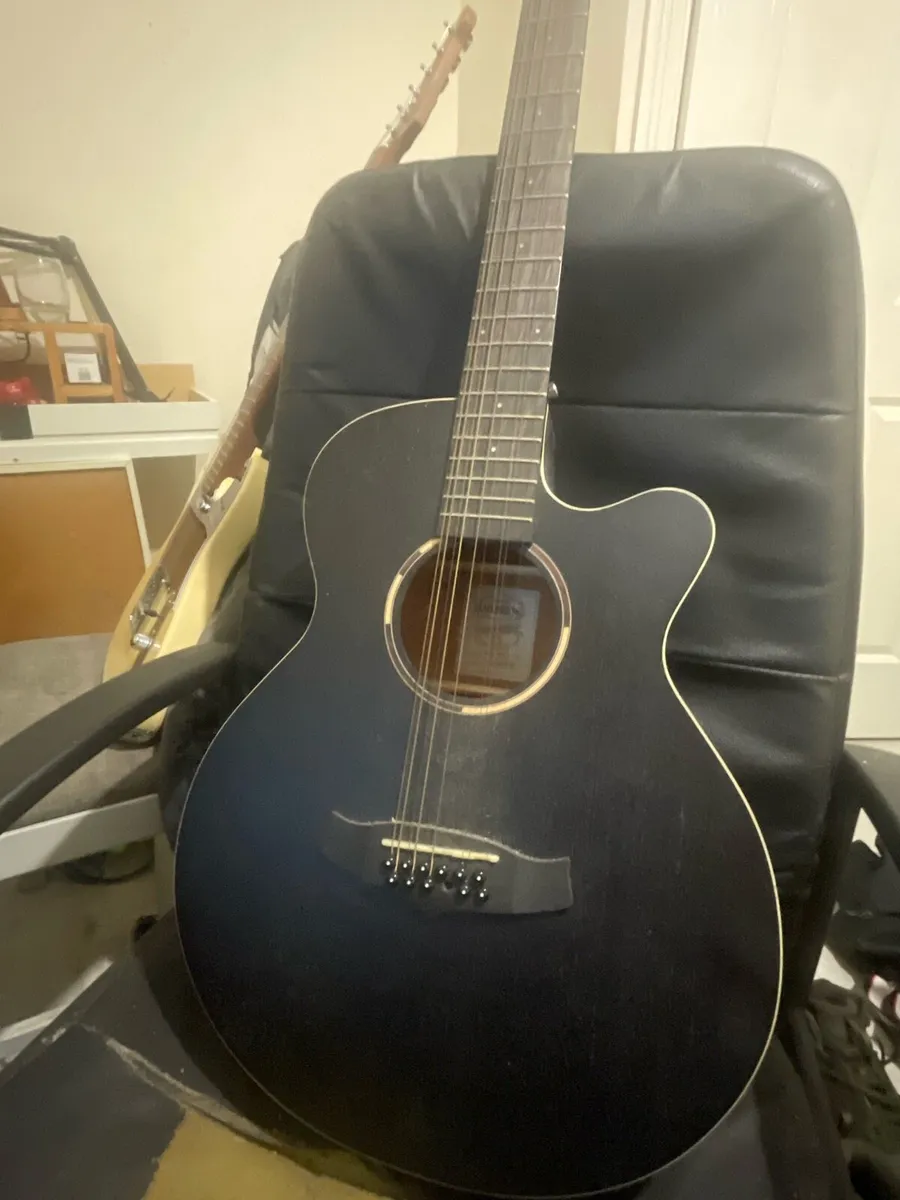 Acoustic guitar - Image 1