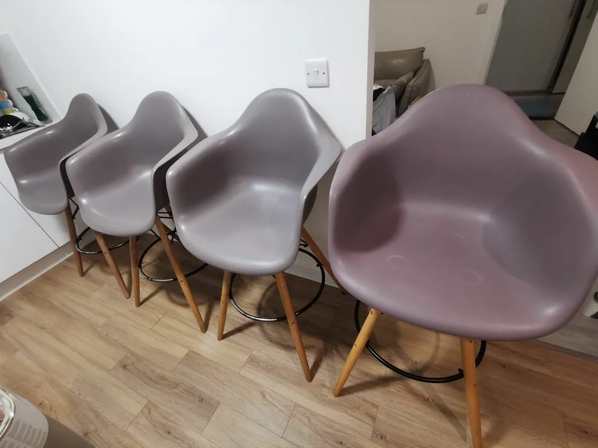 Deluxe Quality XL-Stools bar set - Image 3