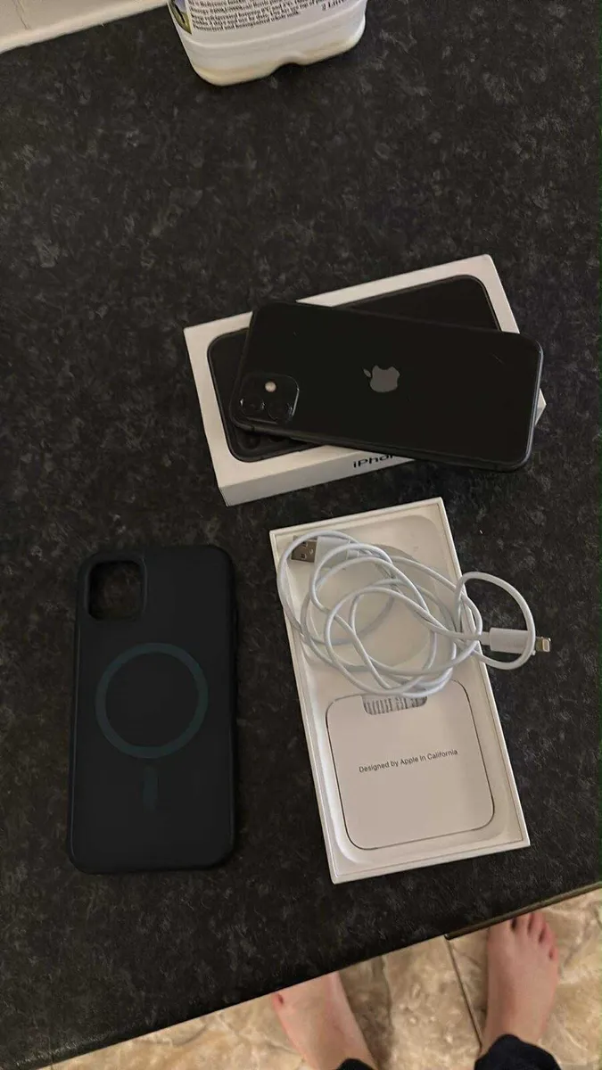 iPhone 11 black sim free 64GB with box - Image 3