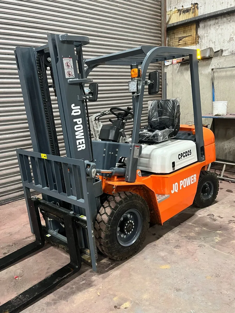 New 2.5 ton diesel forklift - Image 1