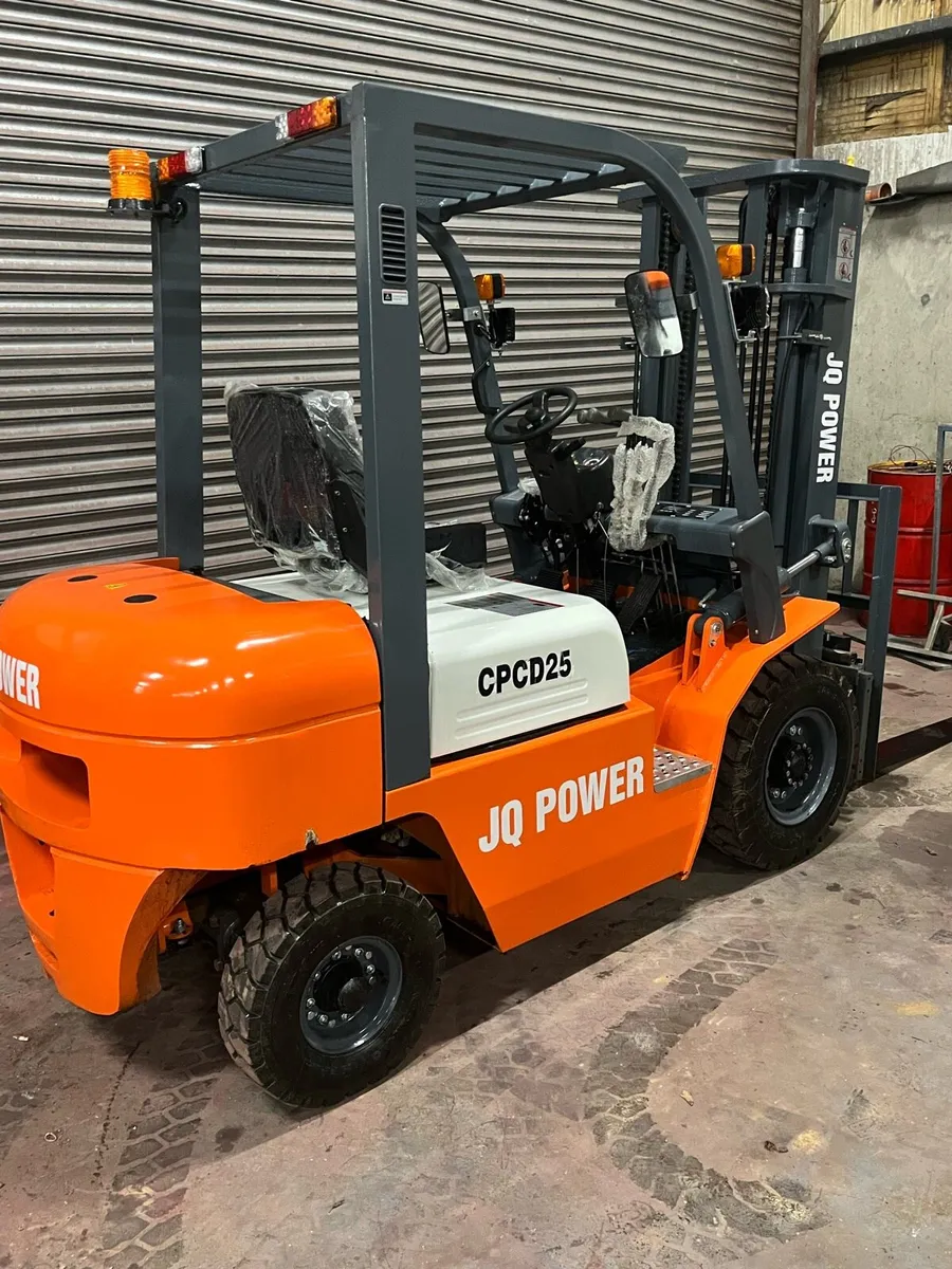 New 2.5 ton diesel forklift - Image 3