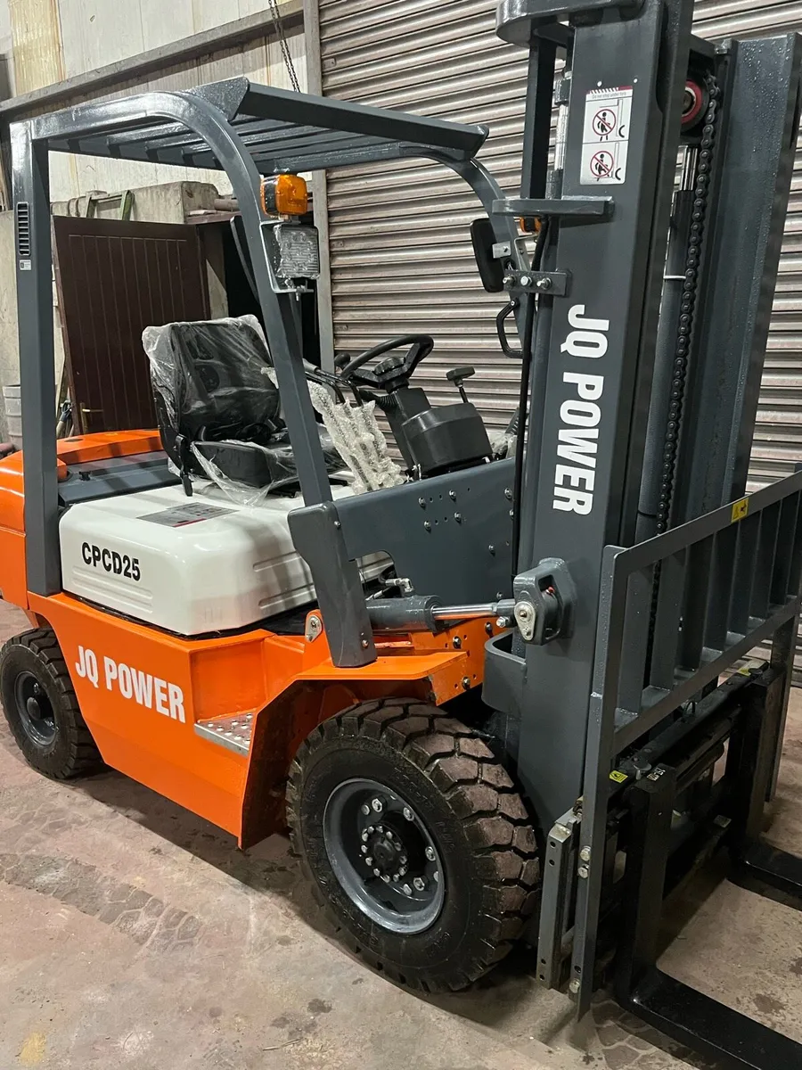 New 2.5 ton diesel forklift - Image 4