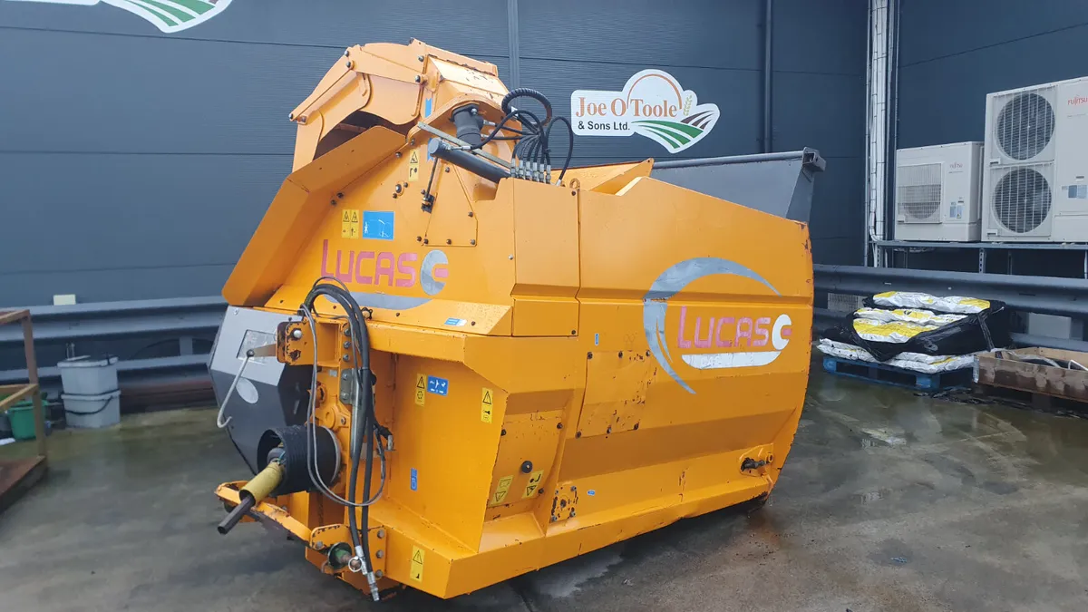 Lucas Castor 20R Mounted Straw and Silage blower - Image 1
