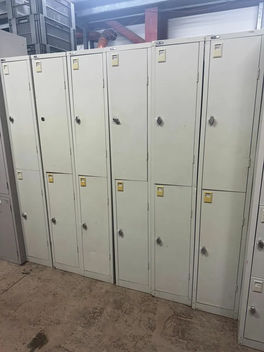 2 door lockers - Image 1