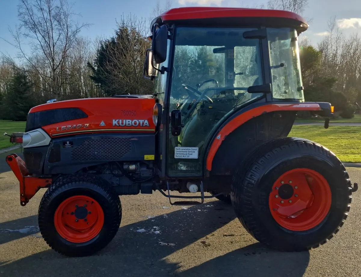 Kubota L5240-II 54hp Compact Tractor - Image 3