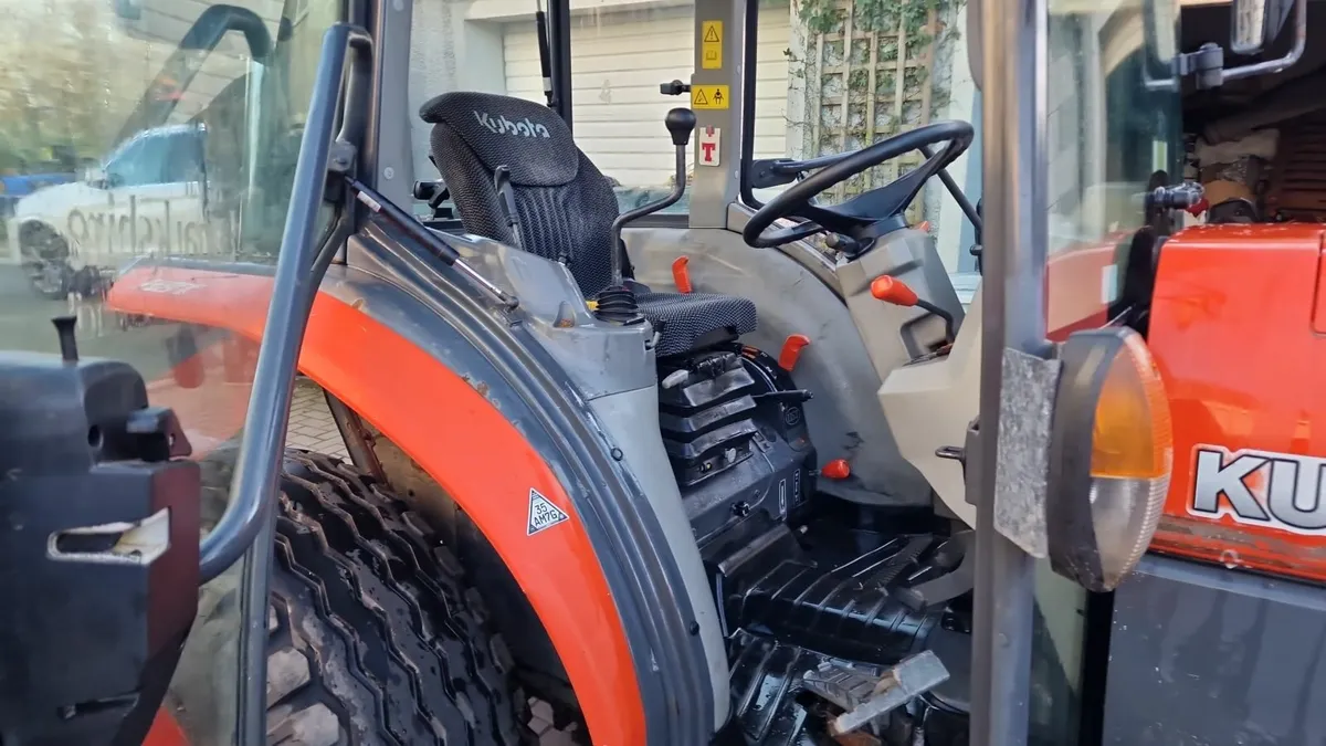 Kubota L5240-II 54hp Compact Tractor - Image 4